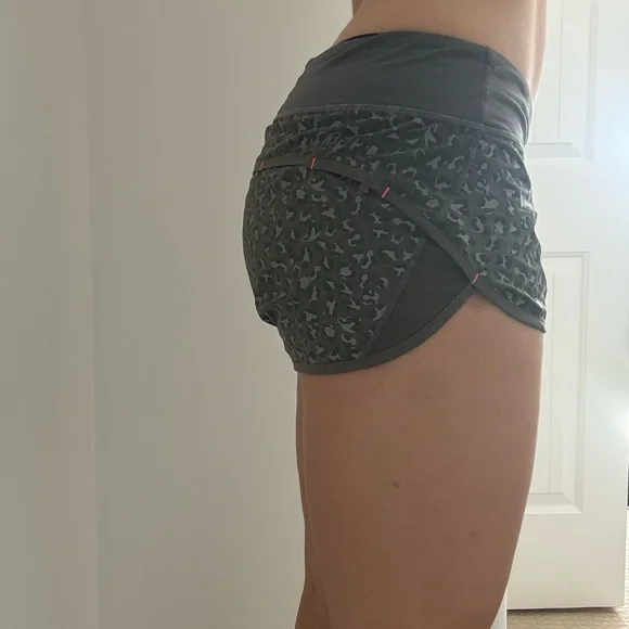 Lululemon shorts - Picture 3 of 4